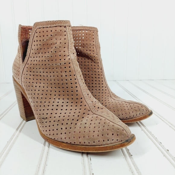 1. State Larocka Tan Suede Perforated Block Heel Ankle Booties F564 - Picture 4 of 12